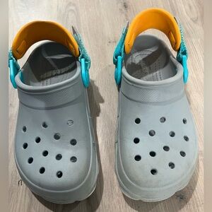 CROCS Kids Gray and Yellow Clogs size Junior 1